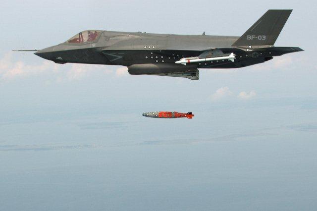 F-35-Weapons-Separation-2