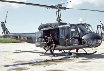 1024px-Agusta-Bell_AB-205_MM80547_Esercito