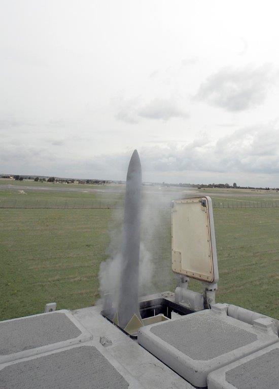 2013-09-12-MBDAs-CAMM-launched-from-Lockheed-Martin-Launcher-01-c-MBD-