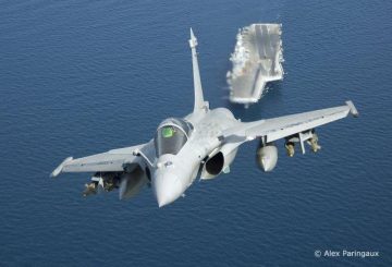 AIR_Rafale-M_Over_CVN_Charles_de_Gaulle_Dassault_lg