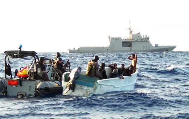 The-boarding-team-from-Spanish-EU-Naval-Force-warship-ESPS-Rayo-board-the-suspicious-skiff-623x393