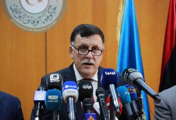 Libya's UN-backed Prime Minister-designate, Fayez al-Sarraj, flanked by members of the presidential council, speaks during a press conference on March 30, 2016 in the capital Tripoli.  Fayez al-Sarraj arrived in Tripoli following months of mounting international pressure for the country's warring sides to allow him to start work. / AFP PHOTO / STRINGER