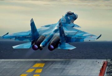Sukhoi_Su-33_launching_from_the_Admiral_Kuznetsov