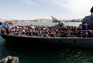 Illegal migrants arrive by boat at a naval base after they were rescued by Libyan coastguard in the coastal city of Tripoli, Libya, May 10, 2017. REUTERS/Ismail Zitouny TPX IMAGES OF THE DAY - RTS161IK