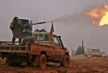 Syrian opposition fighters fire towards positions held by Islamic State (IS) group jihadists in al-Bab on the northeastern outskirts of the northern embattled city of Aleppo on December 13, 2016.  / AFP PHOTO / Saleh ABO GHALOUN