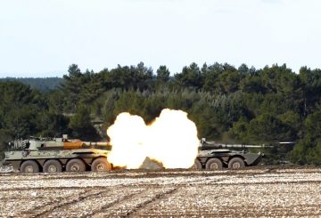 6. Blindo Centauro a fuoco della Pinerolo