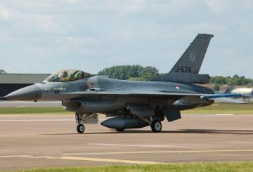 Royal_Netherlands_Air_Force_F-16_arrives_RIAT_Fairford_10thJuly2014_arp