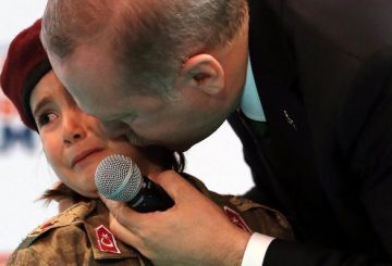 epa06561840 A handout photo made available by the Turkish Presidential Press Office shows Turkish President Recep Tayyip Erdogan (R) kissing a girl dressed as a Turkish soldier during the 6th ordinary provincial congress of the Justice and Development Party (AKP) in Kahramanmaras, Turkey, 24 February 2018. EPA/TURKISH PRESIDENTAL PRESS OFFICE / HANDOUT HANDOUT EDITORIAL USE ONLY/NO SALES