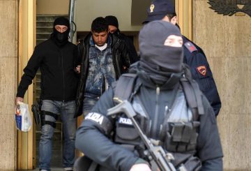 L'uscita dei soggetti arrestati a seguito dell'operazione antiterrorismo 'Mosaico' tutti riconducibili alla rete di Anis Amri, il tunisino autore della strage al mercatino di Natale di Berlino, ucciso a Sesto San Giovanni (Milano) il 23 dicembre del 2016, Roma, 29 marzo 2018. ANSA/ MASSIMO PERCOSSI