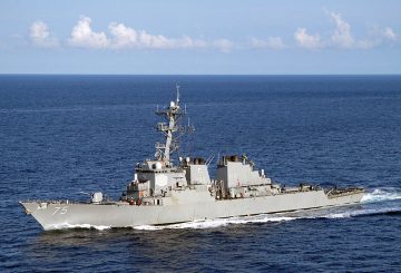 US_Navy_050715-N-8163B-009_The_guided_missile_destroyer_USS_Donald_Cook_(DDG_75)_conducts_a_close_quarters_exercise_while_underway_in_t