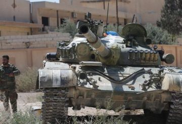 Syrian soldiers patrol in the town of al-Qaryatain, in the province of Homs in central Syria, on April 4, 2016 after Syrian troops regained control of the town from jihadists of the Islamic State (IS) group the previous day. IS jihadists withdrew from the town a week after the Russian-backed army and allied militia scored a major victory in the ancient city of Palmyra, which is also located in the vast province of Homs. The recapture of al-Qaryatain allows the army to secure its grip over Palmyra, where jihadists destroyed ancient temples during their 10-month rule and executed 280 people. / AFP PHOTO / JOSEPH EID