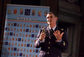 Gen.-B.A.-FRancesco-Vestito.-Conferenza-sulla-cyber-security.-Festival-della-Scienza-2016