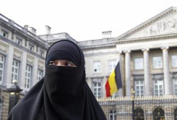 Salma, a 22-year-old French national living in Belgium who chooses to wear the niqab after converting to Islam, gives an interview to Reuters television outside the Belgian Parliament in Brussels April 26, 2010. Belgium's parliament is due to vote on a proposal to ban the wearing of the full veil and the the full outer garment, or burqa, after a Belgian parliamentary committee voted to ban the full Islamic face veil. If ratified, Belgium could be the first country in Europe to enforce such a ban. Photo taken April 26, 2010. REUTERS/Yves Herman (BELGIUM - Tags: RELIGION POLITICS)