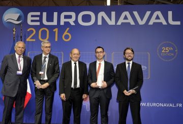 Inauguration et visite du ministre de la defense Jean-Yves Le Drian, en compagnie de Patrick Boissier, president du Gican et dÕEuronaval -Euronaval, au Bourget, le 18/10/2016