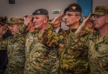 2. Da sinistra a destra il Generale Miller (USA) Tenente Generale Cripwell (UK) Generale di Corpo d'Armata (ITA) Camporeale (2)