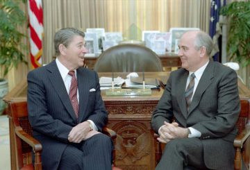 Gorbachev_and_Reagan_1987-9