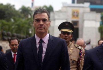 epa07330721 President of the Spanish Government Pedro Sanchez (L) participates in a tour of the historic center in Santo Domingo, Dominican Republic, 29 January 2019. Sanchez arrived in Santo Domingo where he met President of the Dominican Republic Danilo Medina. EPA/PEDRO BAZIL