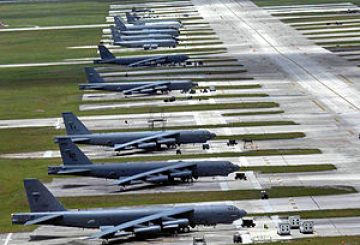 300px-Andersenafb-parking-ramp-b-52s