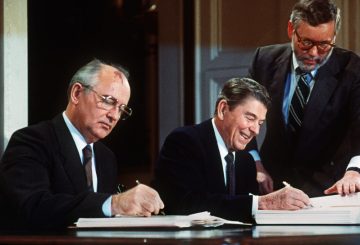 Soviet leader Mikhail Gorbatchev (L) and US President Ronald Reagan sign 08 December 1987 at the Washington summit a treaty eliminating US and Soviet intermediate-range and shorter-range nuke missiles. AFP PHOTO / AFP / - (Photo credit should read -/AFP/Getty Images)