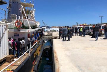 1565030115087.jpg--migranti__a_lampedusa_ancora_sbarchi_e_aumenta_la_pressione_delle_ong