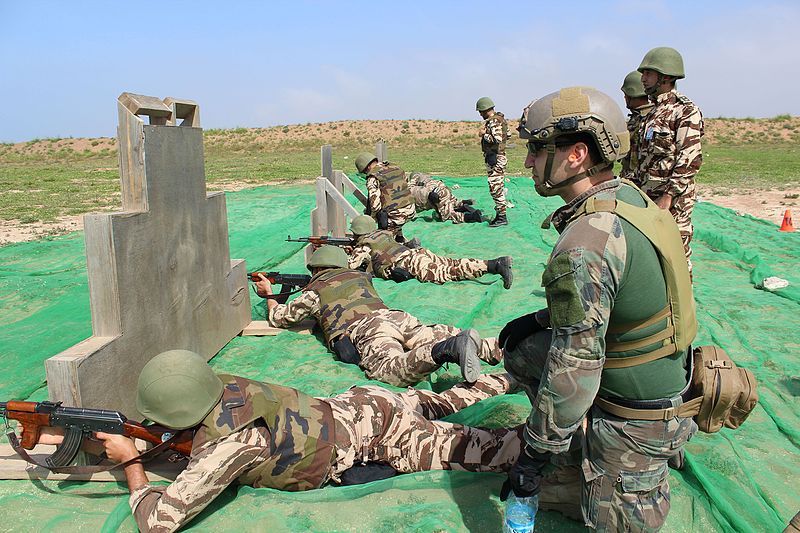 Exercise_Flintlock_2017,_Live_Fire_and_Maneuver_Range_training_in_Morocco_170228-M-ZJ571-007