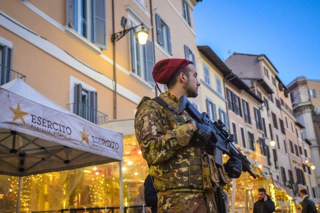 Il controllo nelle vie di Roma (002)