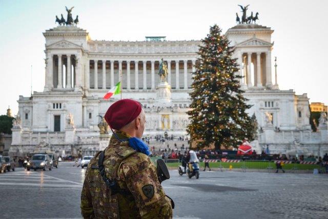 Natale in servizio per le vie di Roma (002)