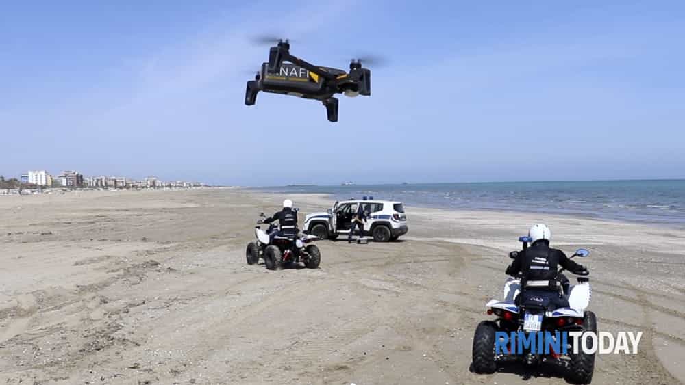 controlli con drone in spiaggia Polizia Locale 8