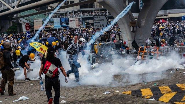 cn-12live-hongkong-teargas-copy-videoSixteenByNine3000-v4