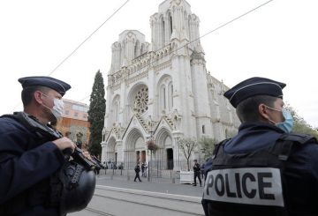 nizza-attenttao-in-cattedrale-large