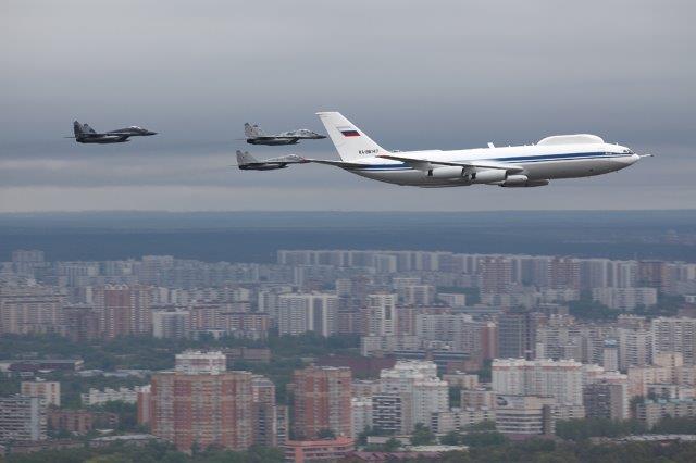 Ilyushin_Il-80_over_Moscow_6_May_2010