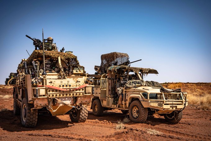 Nice Shot of French made Technamm's VPS2 & Estonian's Supacat Jackal vehicules in Mali ; deployed in European Special Forces Task Force Takuba (
