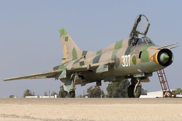 Libyan_Air_Force_Sukhoi_Su-22M3_Lofting
