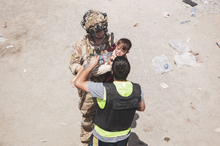 US service member carries a child during evacuation at Kabul airport, Afghanistan, 200821 CREDIT US DEPARTMENT OF DEFENSE