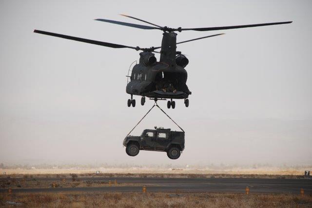 CH-47 trasporta VTLM ''LINCE''