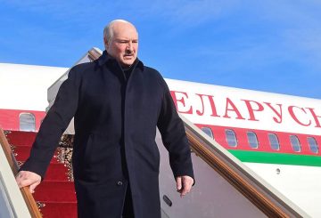 MOSCOW, RUSSIA - MARCH 11, 2022: Belarus' President Alexander Lukashenko gets off a plane at a city airport. Andrei Stasevich/BelTA/TASS Ðîññèÿ. Ìîñêâà. Ïðåçèäåíò Áåëîðóññèè Àëåêñàíäð Ëóêàøåíêî ïîñëå ïðèëåòà â àýðîïîðòó. Àíäðåé Ñòàñåâè÷/ÁåëÒÀ/ÒÀÑÑ
