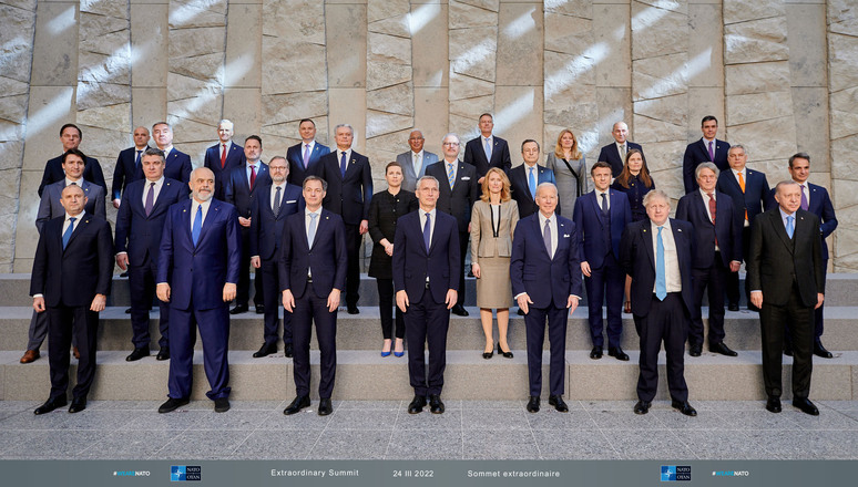 Family photo - Extraordinary Summit of NATO Heads of State and Government
