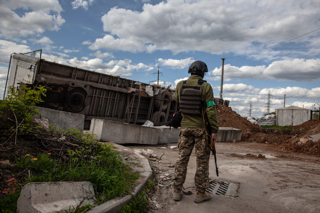 Ukraine: north Kharkiv. E-40 frontline.
