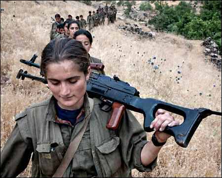 450x360xKurdish-female-PKK-fighters-