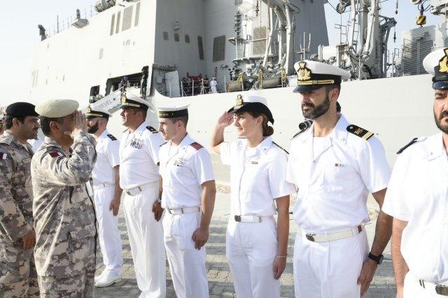 4 - Saluto di benvenuto da parte della autorità militari qatariote (2) (002)