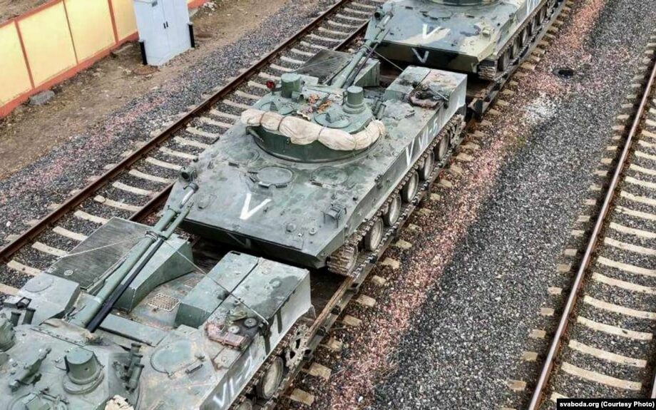 russian-tanks-transported-by-rail-e1650626266779