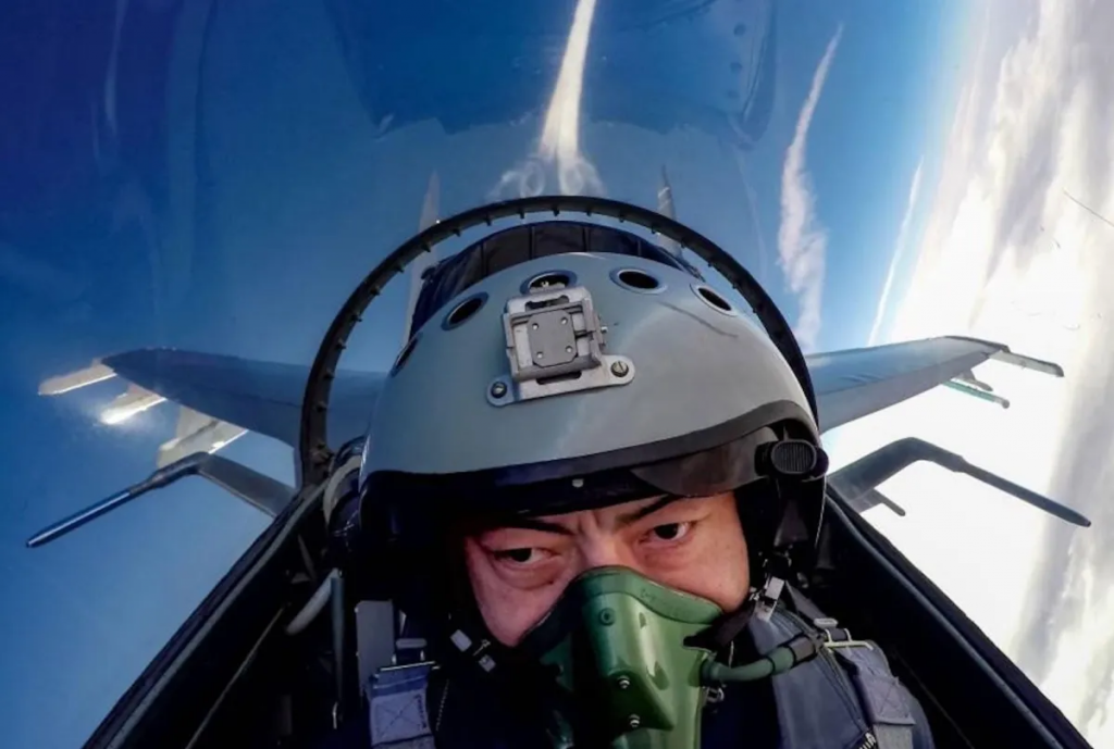China-Fighter-Jet-Pilot