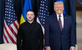 Bulldozer Trump e il Professor Zelensky impartiscono lezioni all’Europa