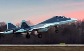 Primo rullaggio per il Sukhoi Su-57 biposto